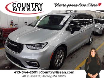 2024 Chrysler Pacifica Limited's photo