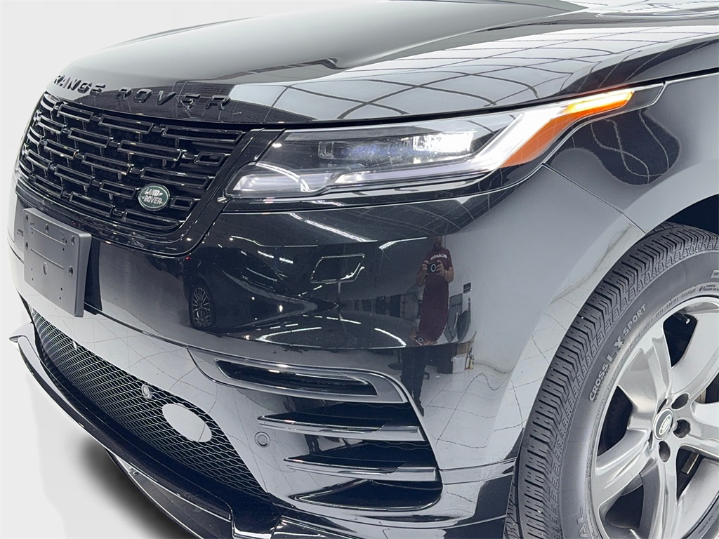 2025 Land Rover Range Rover Velar SE photo 4