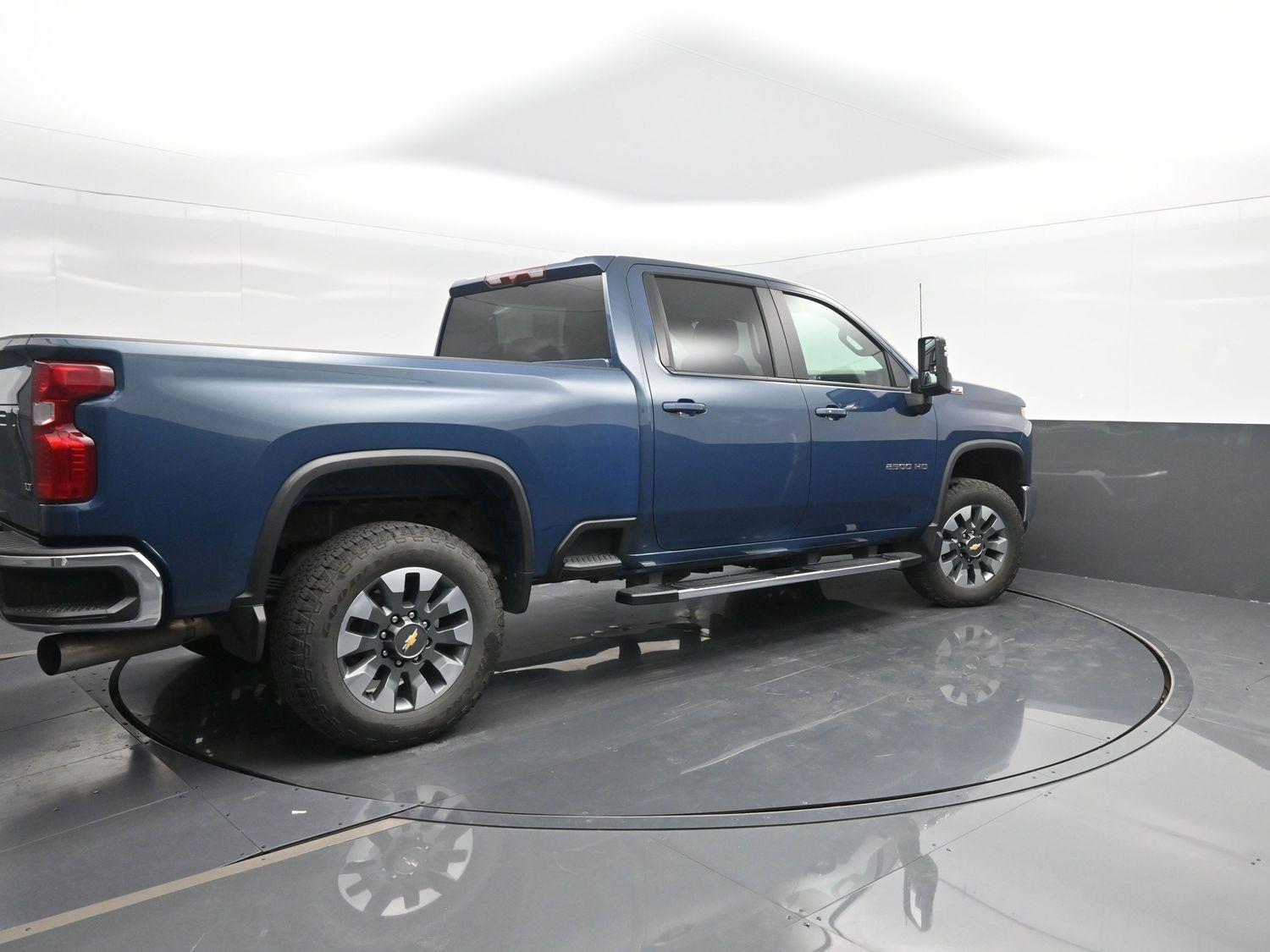 2025 Chevrolet Silverado 2500HD LT photo 2