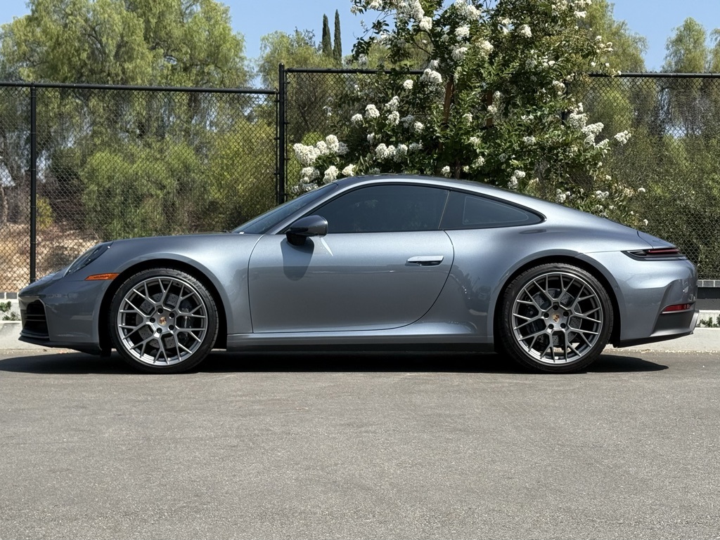 2025 Porsche 911 photo 2