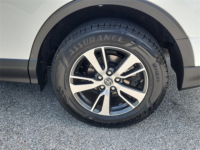2018 Toyota RAV4 XLE photo 8