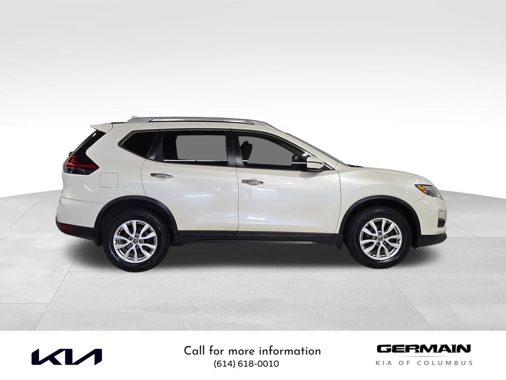 2018 Nissan Rogue SV photo 2