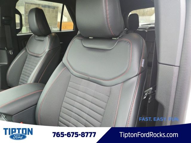 2025 Ford Explorer ST-Line photo 4