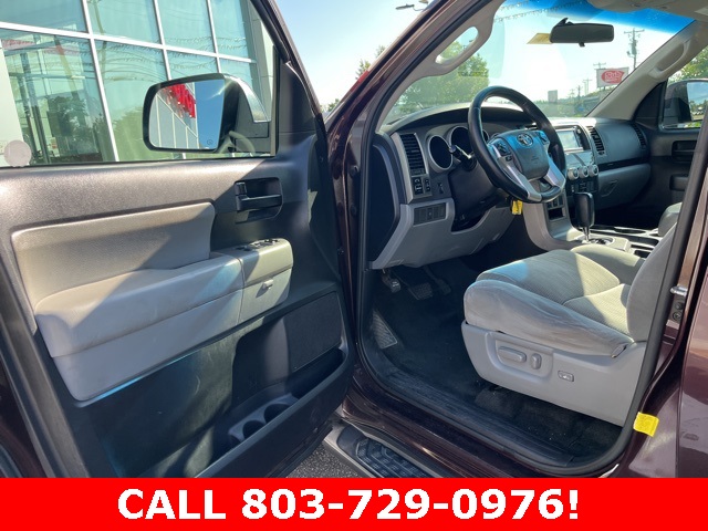 2016 Toyota Sequoia SR5 photo 3
