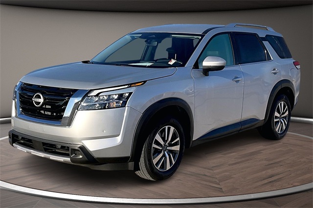 2025 Nissan Pathfinder SL's photo