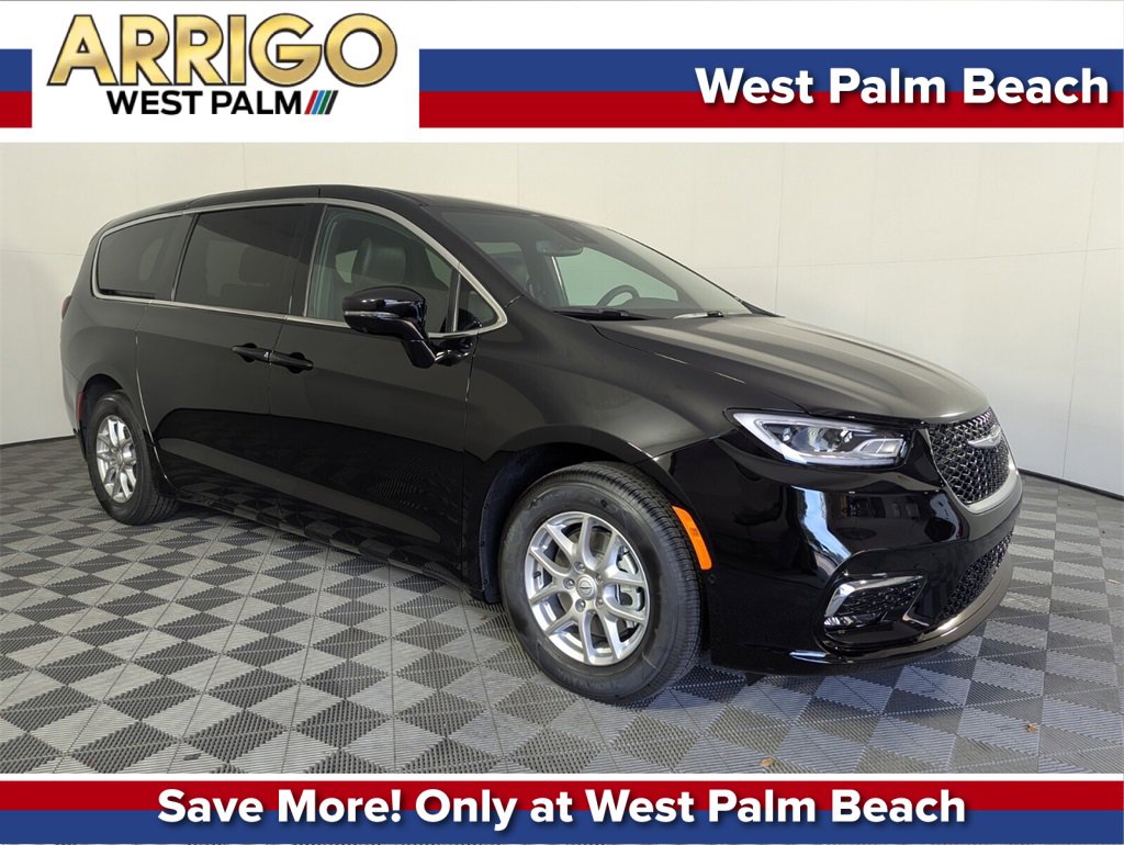 2026 Chrysler Pacifica Select's photo