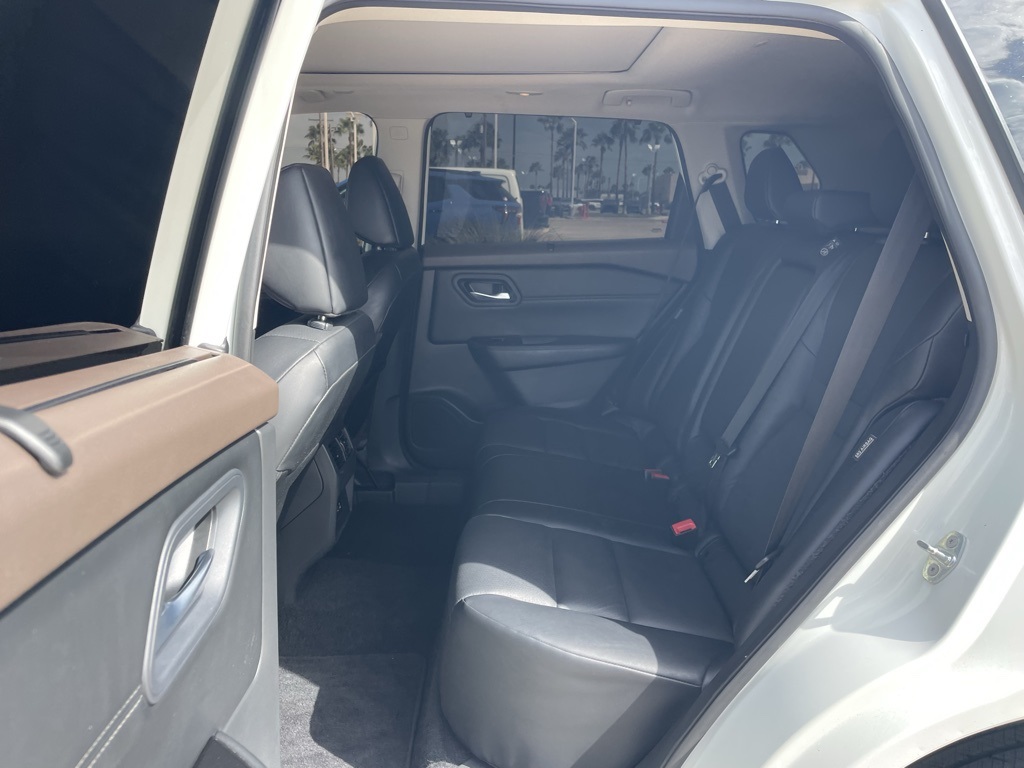 2023 Nissan Rogue SV photo 18