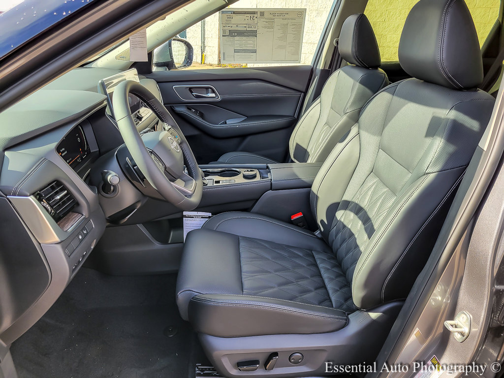 2026 Nissan Rogue Platinum photo 4