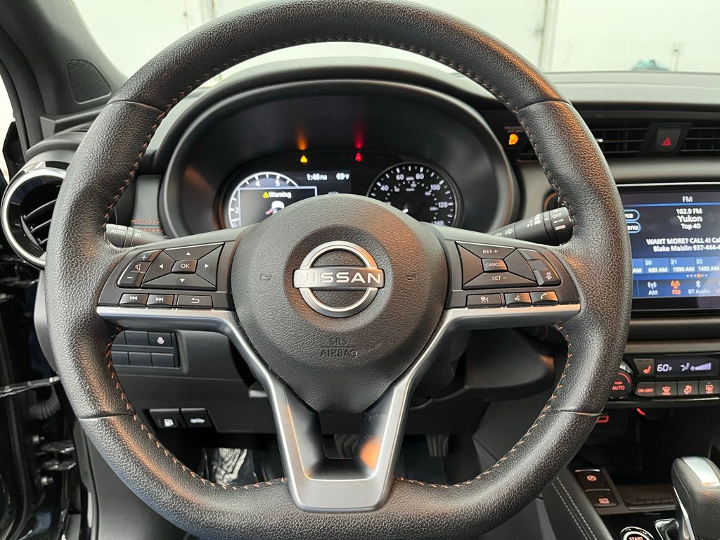 2023 Nissan Kicks SR photo 7