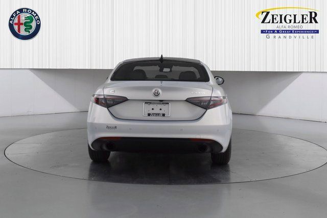 2024 Alfa Romeo Giulia Ti photo 4