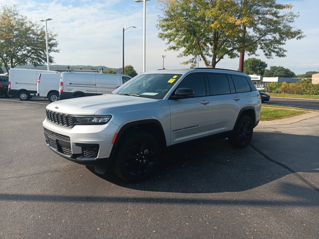 2023 Jeep Grand Cherokee Altitude photo 17