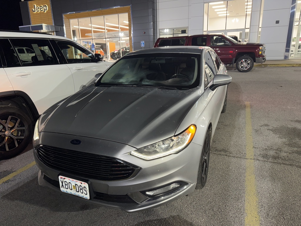 2018 Ford Fusion SE photo 2