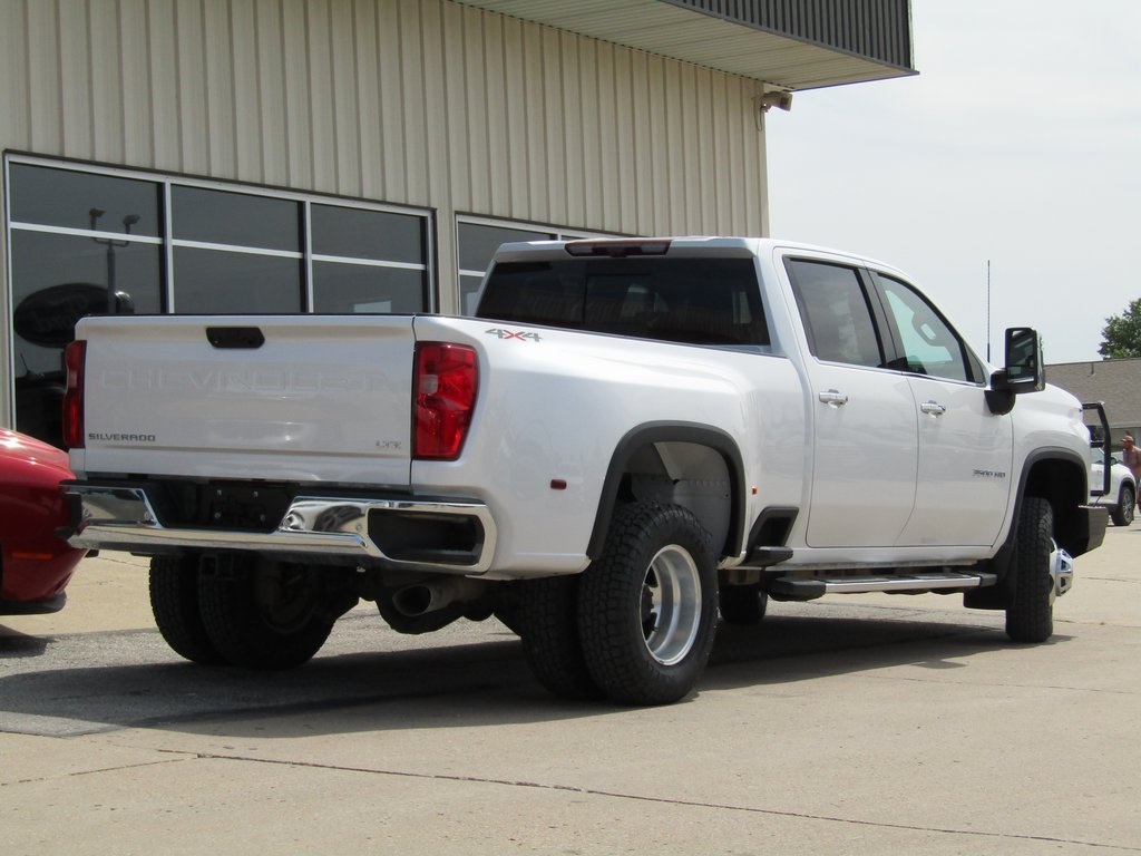 2021 Chevrolet Silverado 3500HD LTZ photo 2