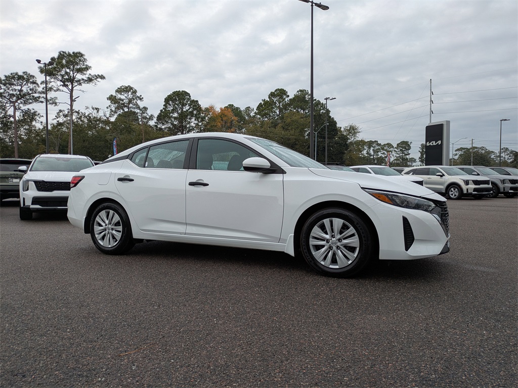 2025 Nissan Sentra S's photo