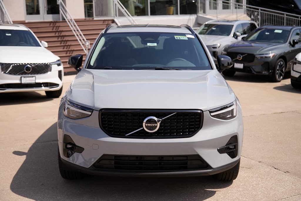 2026 VOLVO XC40 - Image 4