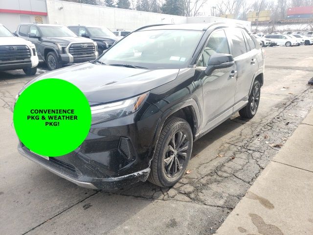 2022 Toyota RAV4 SE's photo