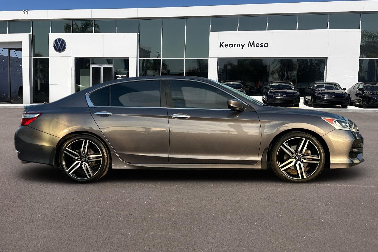 2017 Honda Accord Sport photo 3