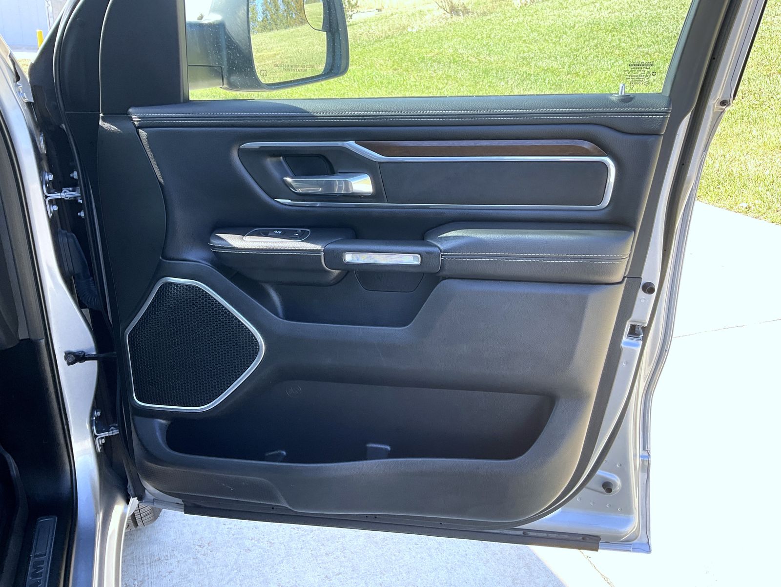 2021 Ram 1500 Laramie photo 17