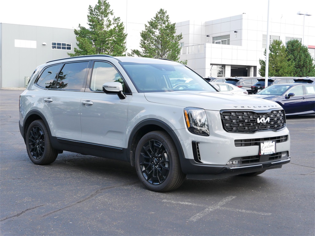 Used 2022 Kia Telluride SX with VIN 5XYP5DHC8NG323669 for sale in Minneapolis, Minnesota