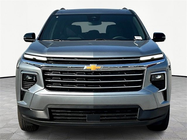 2025 Chevrolet Traverse photo 2