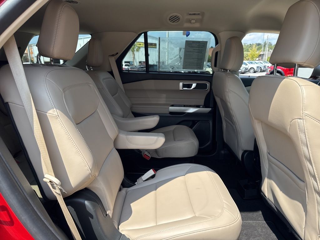 2023 Ford Explorer XLT photo 24