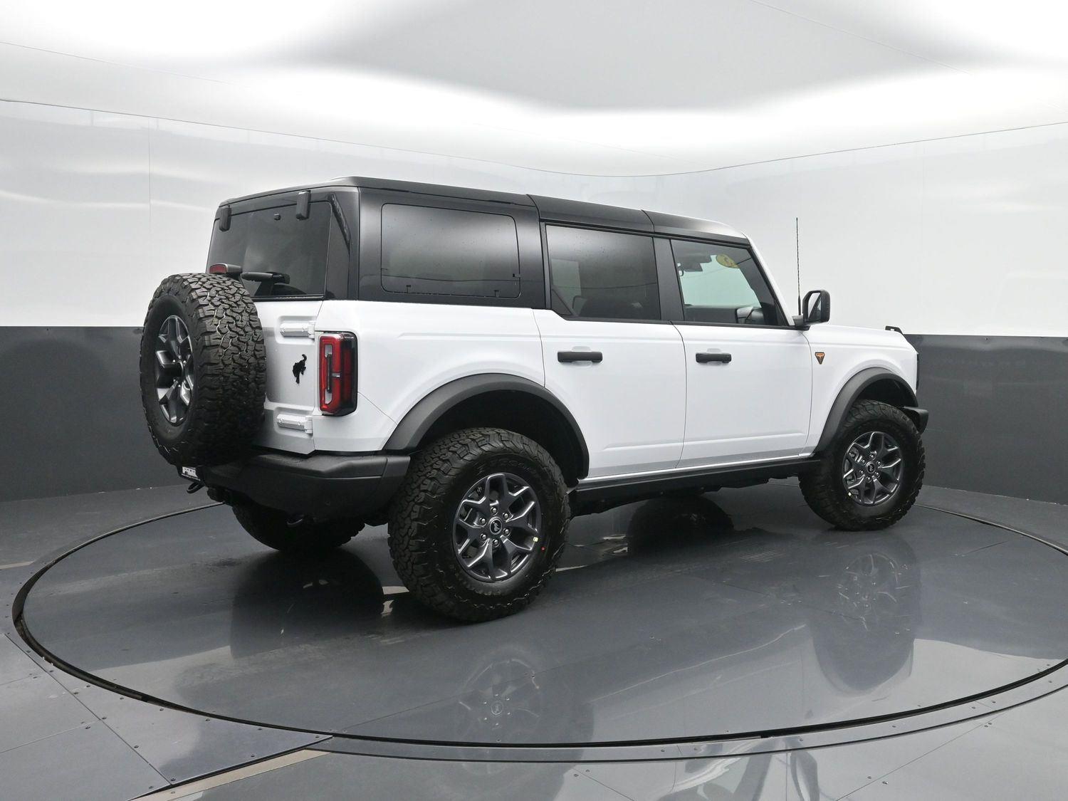 2025 Ford Bronco Badlands photo 2