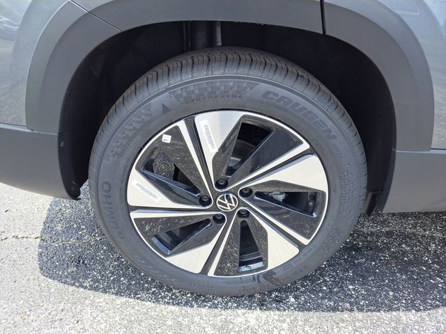 2025 Volkswagen Taos SE photo 3