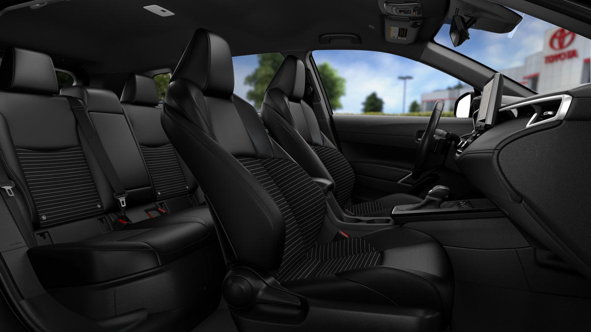 2026 Toyota Corolla Cross XLE XSE photo 4