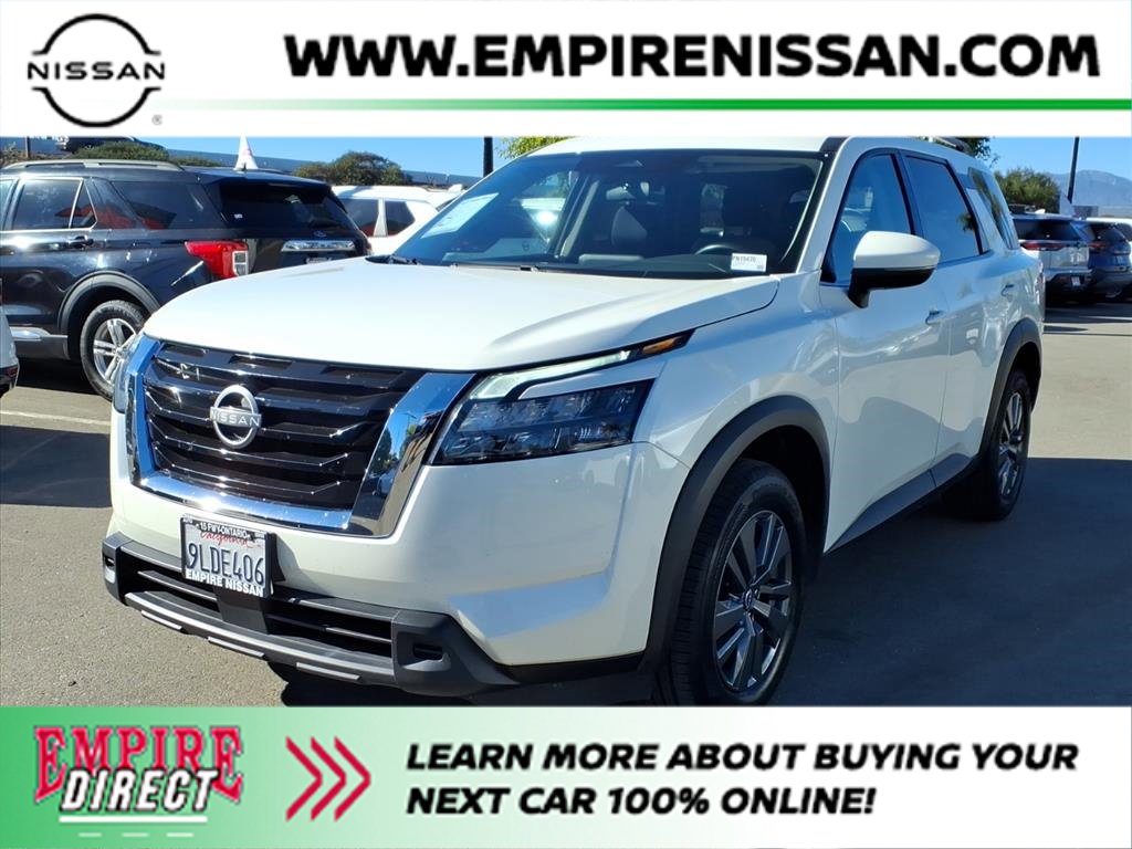 2024 Nissan Pathfinder SV's photo