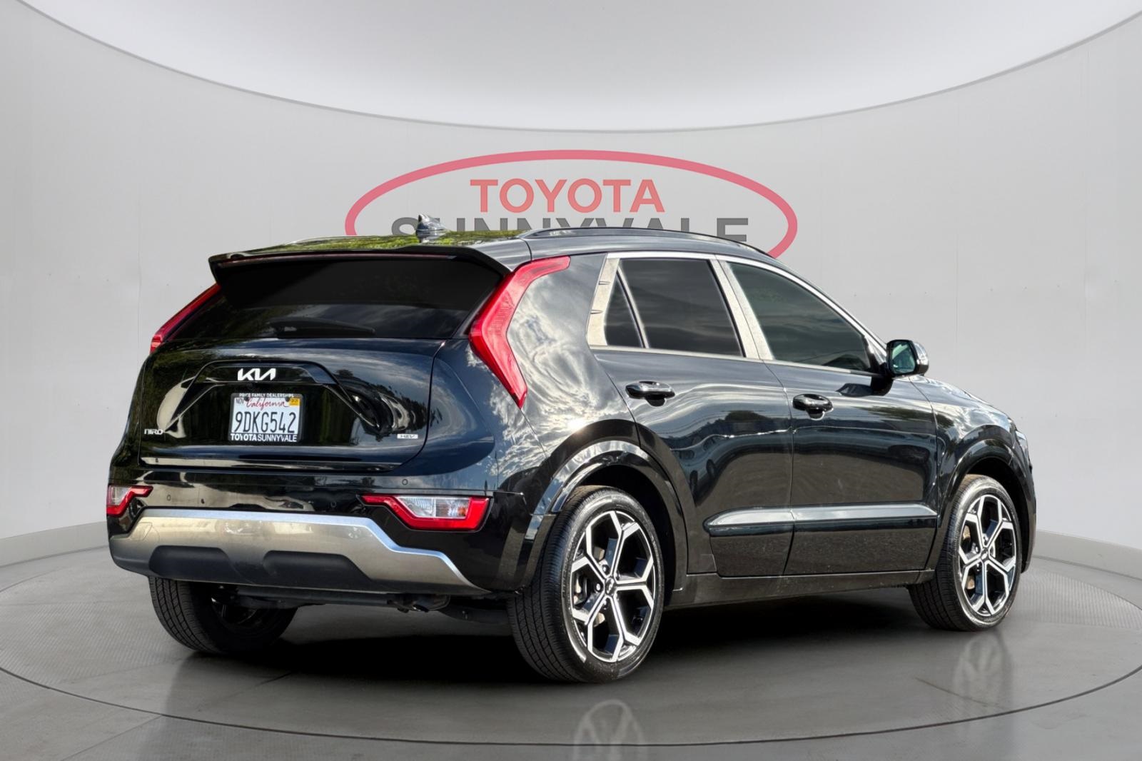 2023 Kia Niro EX photo 2