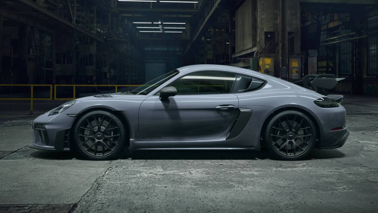 2025 Porsche Cayman GT4 RS photo 2