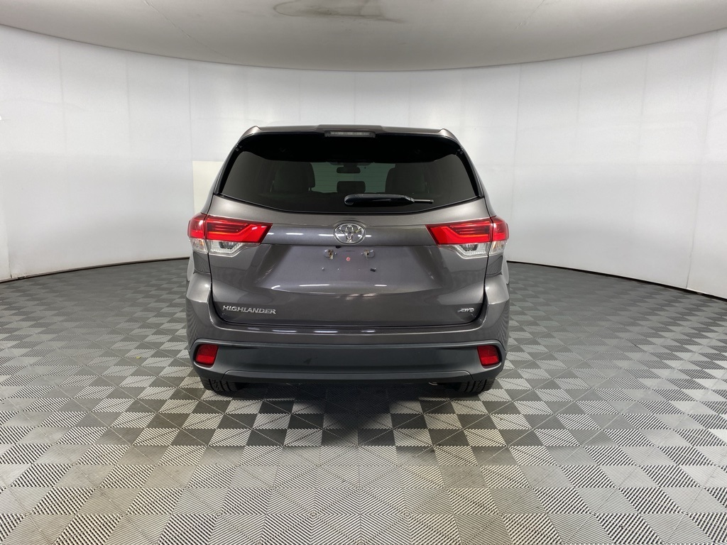 2018 Toyota Highlander LE photo 20