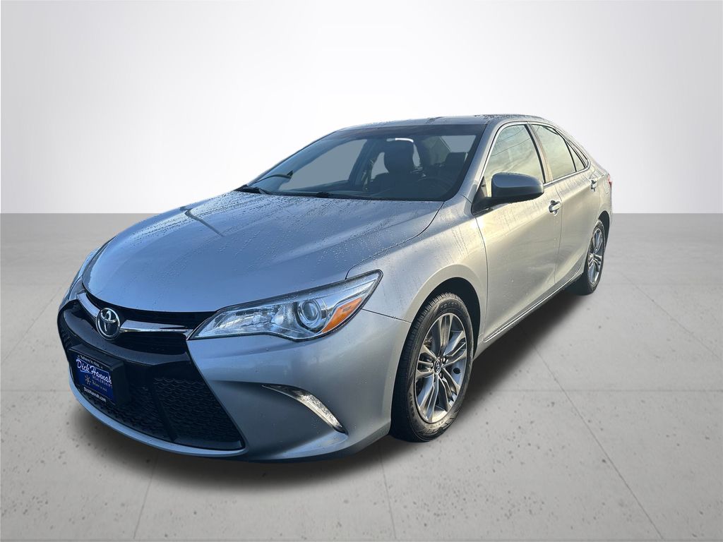 2015 Toyota Camry XSE photo 2