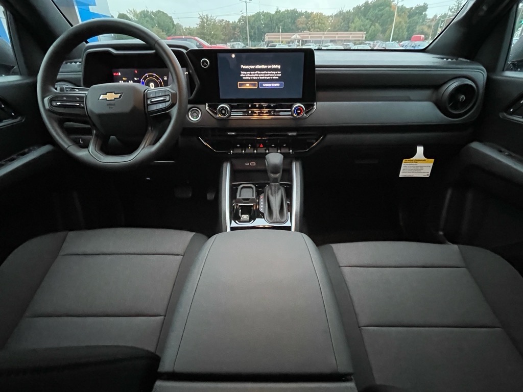 2024 Chevrolet Colorado photo 8