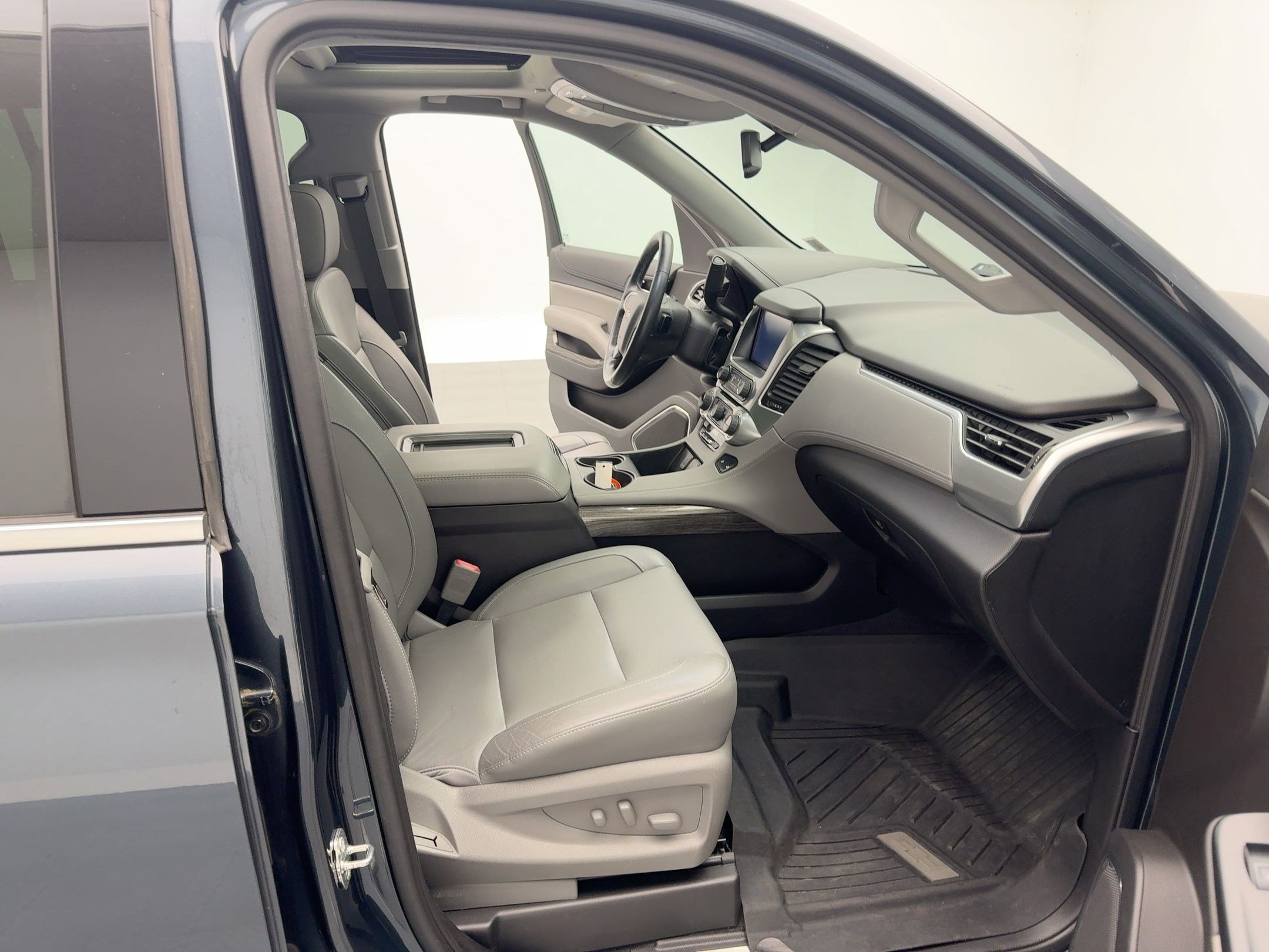 2020 Chevrolet Suburban LT photo 23