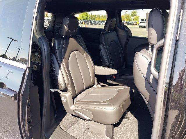 2026 Chrysler Pacifica photo 6