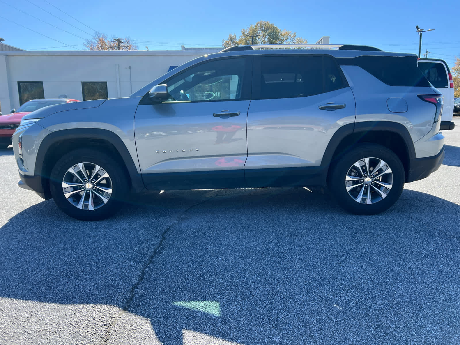 2025 Chevrolet Equinox LT photo 2