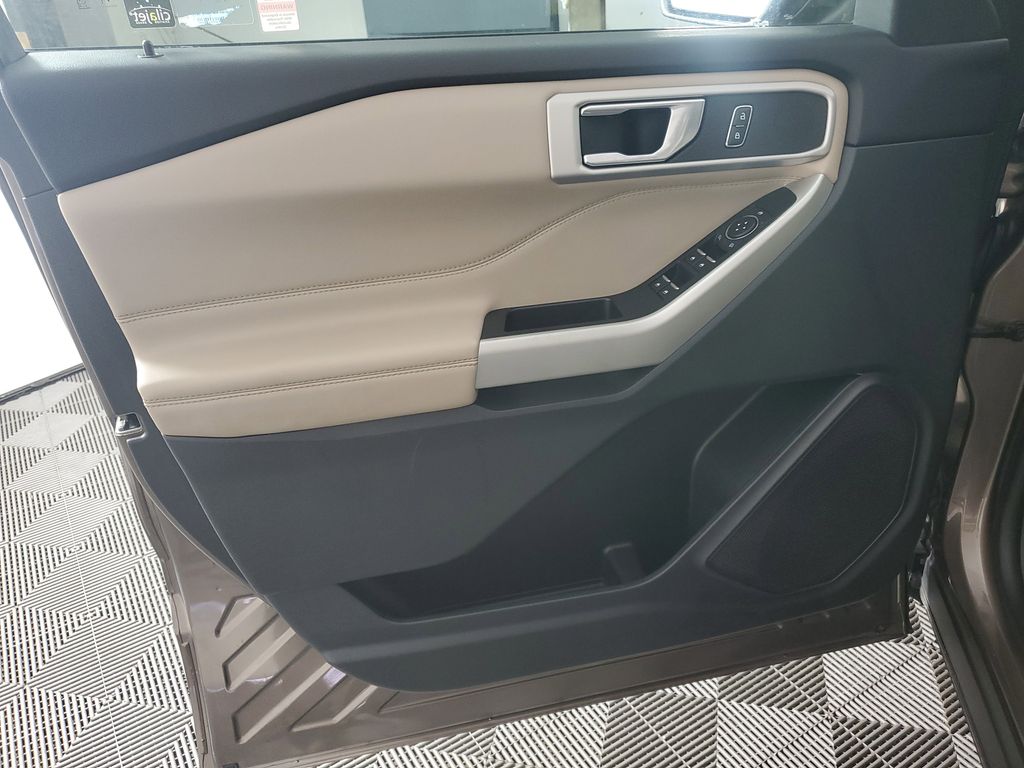 2021 Ford Explorer XLT photo 28
