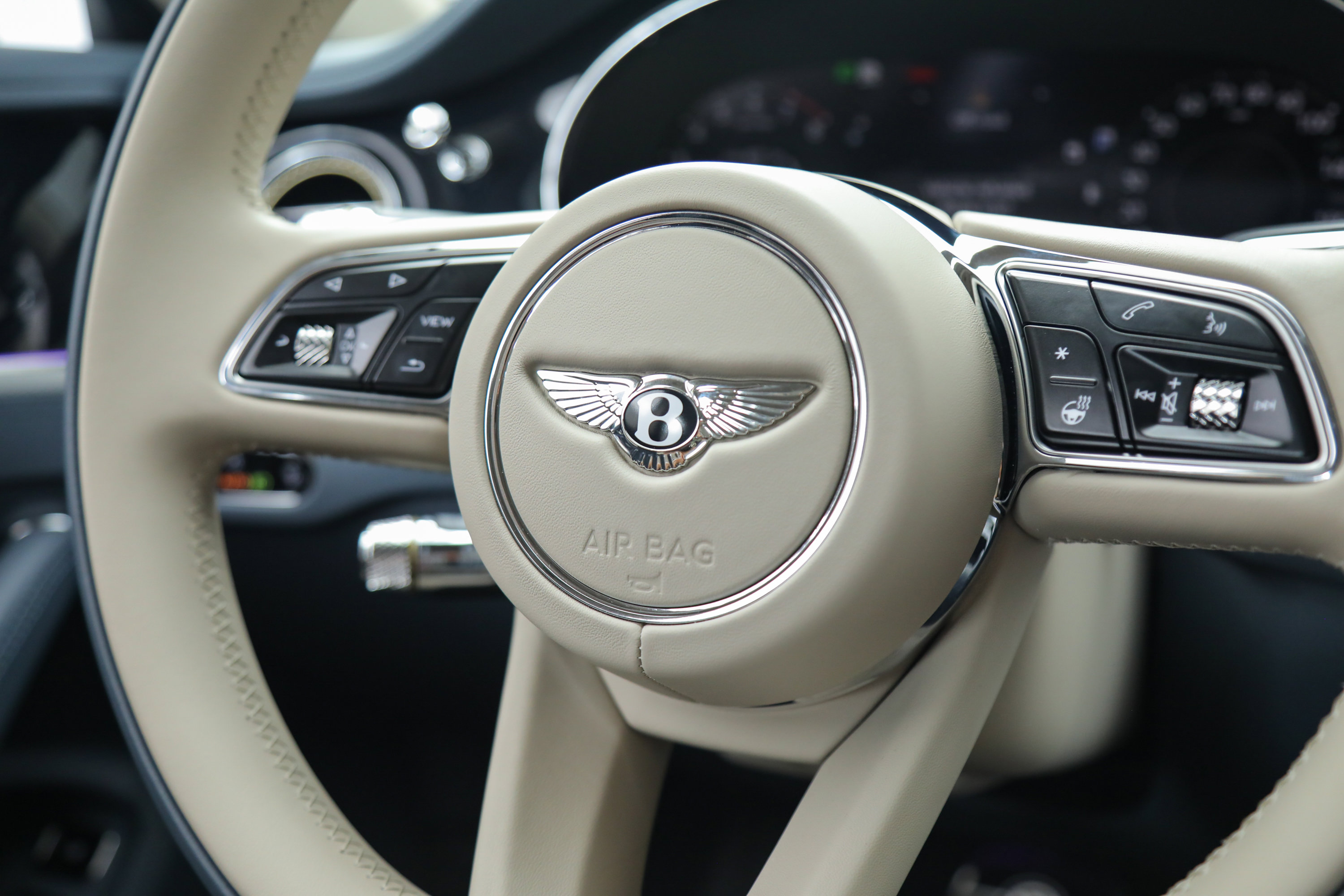 2025 Bentley Flying Spur Mulliner photo 32