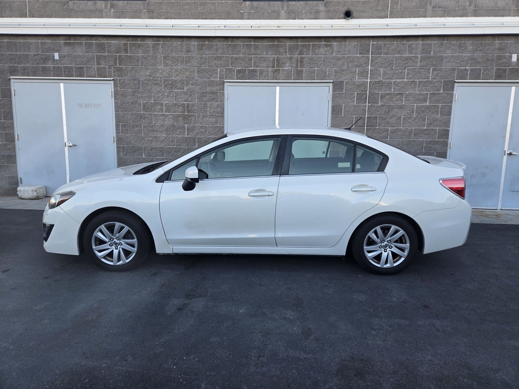 2016 Subaru Impreza Premium photo 2