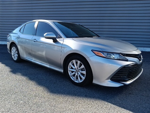 2019 Toyota Camry LE's photo