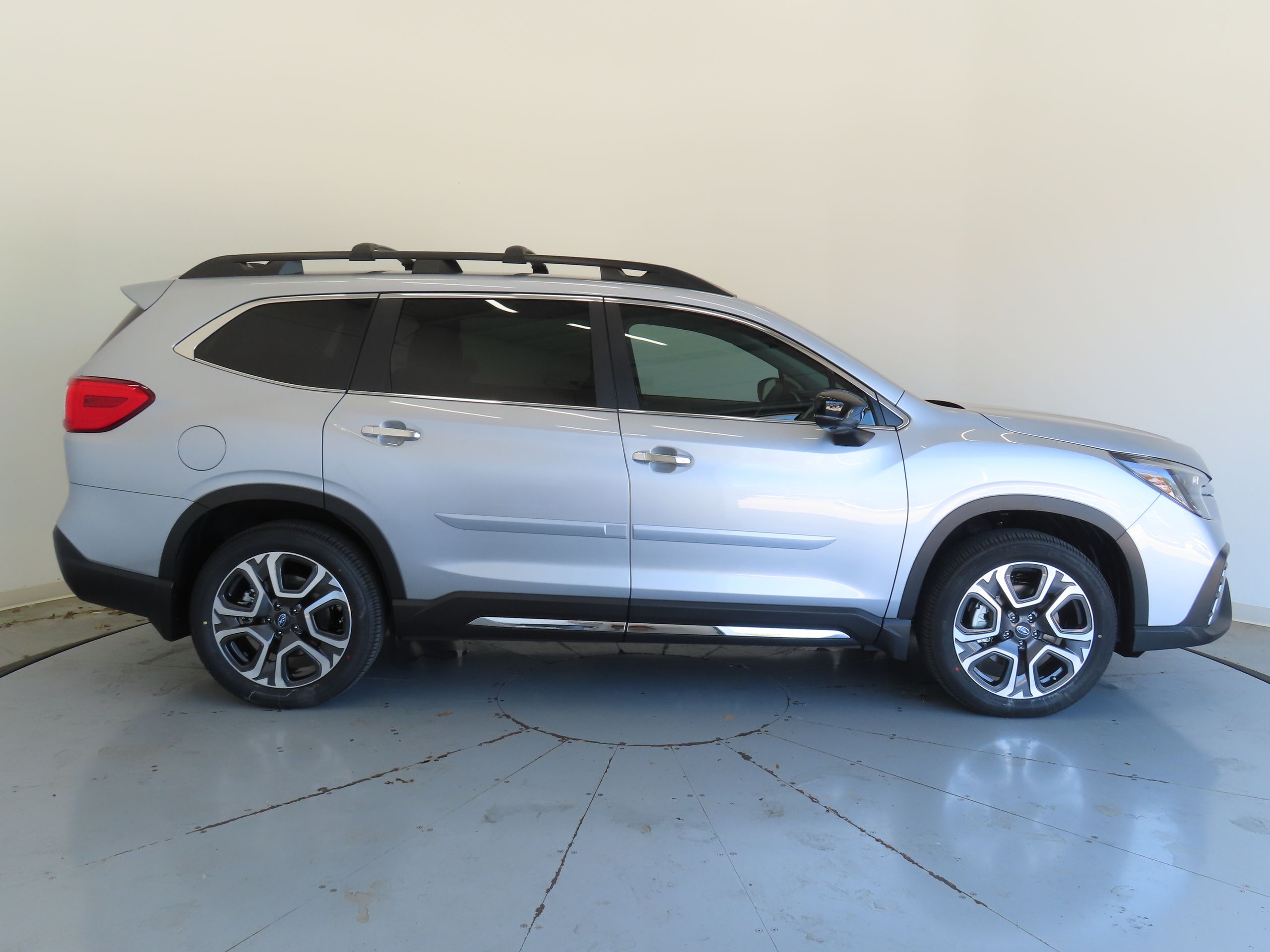 2025 Subaru Ascent Touring photo 2