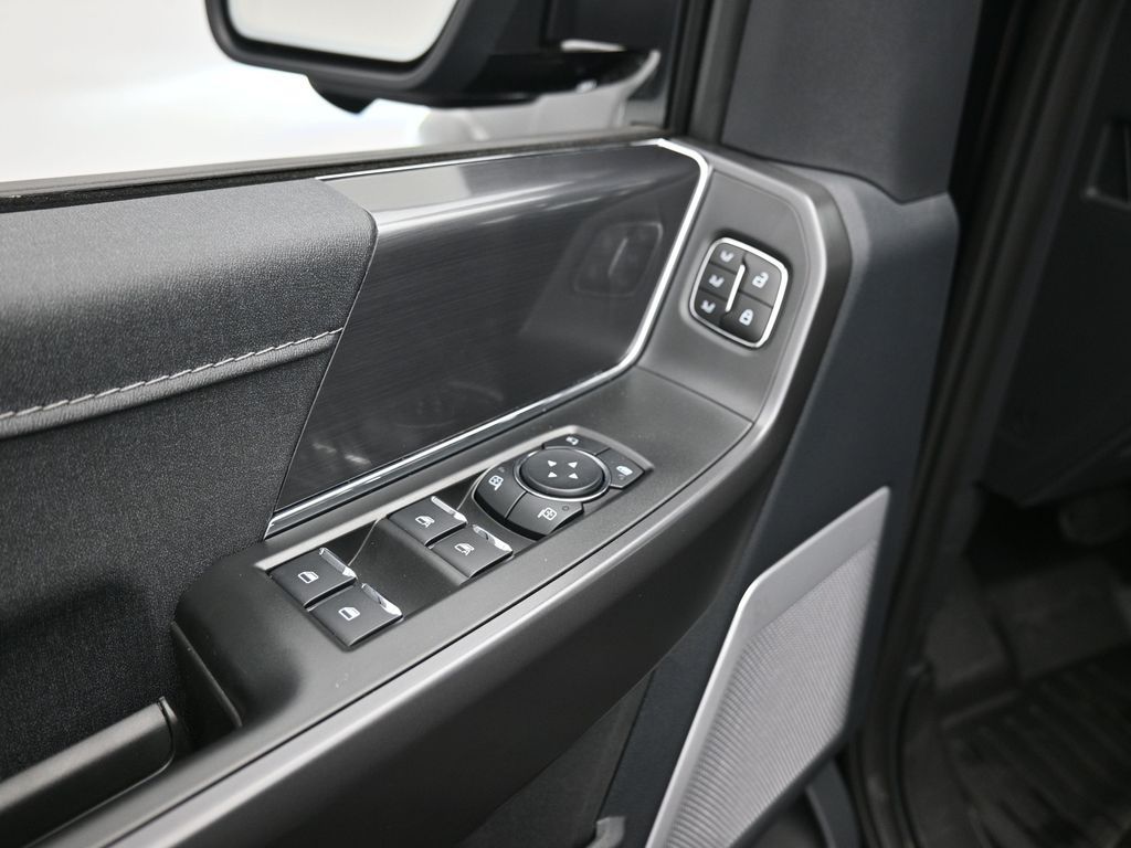 2025 Ford F-150 Lariat photo 9