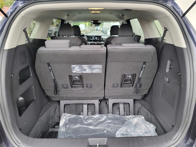 2022 Kia Carnival LX photo 18