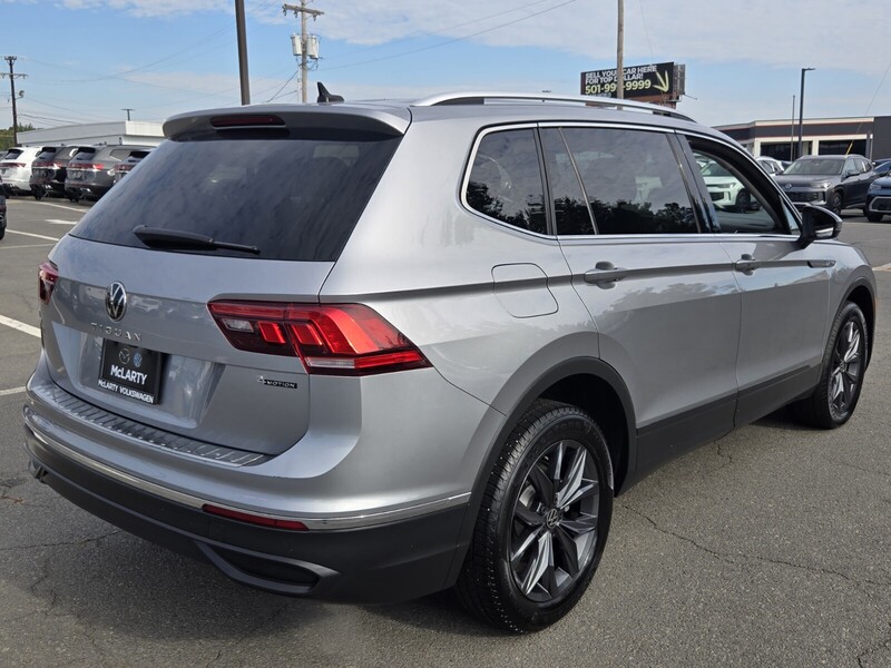 2022 Volkswagen Tiguan SE photo 2