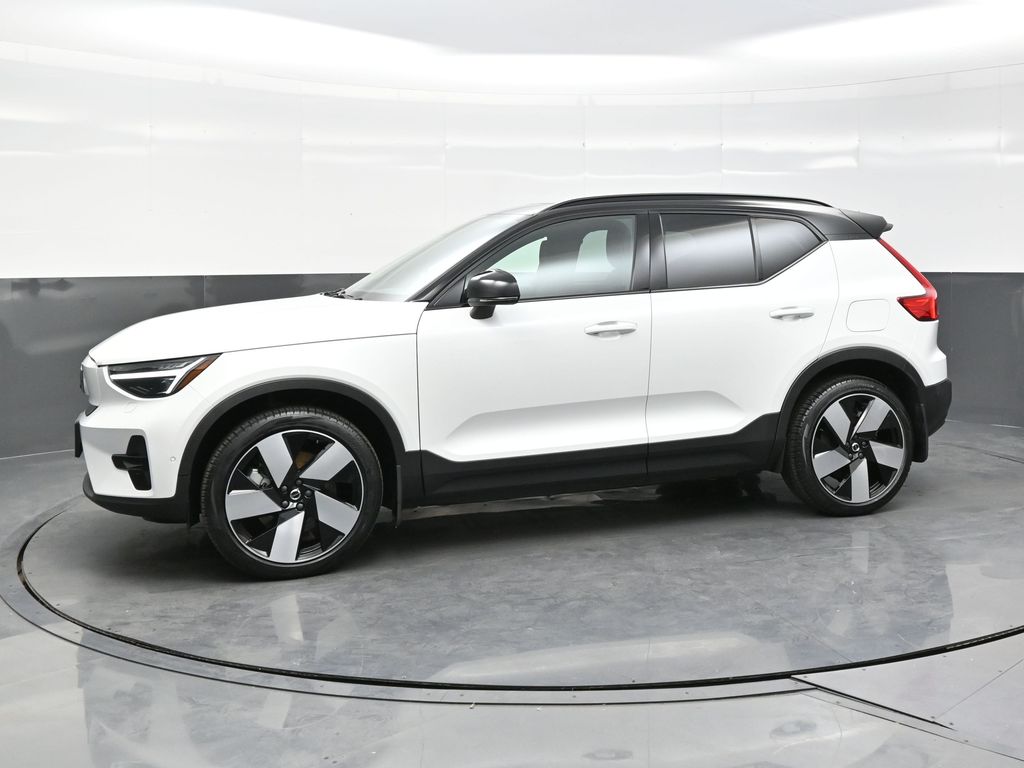 2023 Volvo XC40 P8 Ultimate photo 2