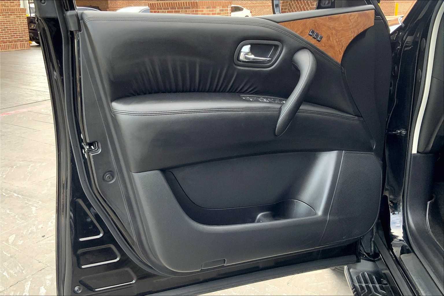2022 Nissan Armada SL photo 20