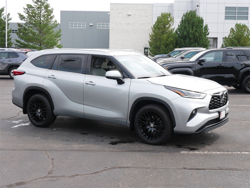 Certified 2022 Toyota Highlander Limited with VIN 5TDDZRBH8NS222000 for sale in Minneapolis, Minnesota
