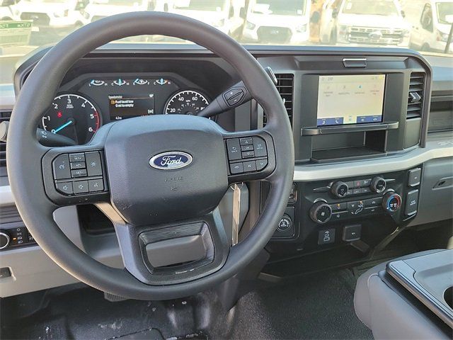 2025 Ford F-350 Super Duty Chassis Cab XL