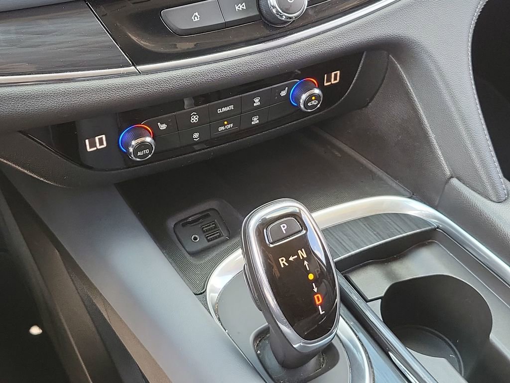 2020 Buick Enclave Essence photo 30